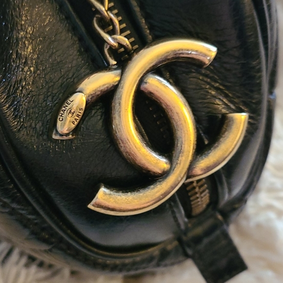 ๐๐ Gorgeous! ๐๐ Chanel Castle Rock Bowler Satchel. Stunning! - Picture 7 of 12